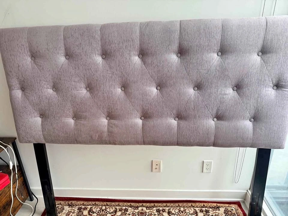 SLEEP COUNTRY Light Grey Luxury Tufted Headboard
