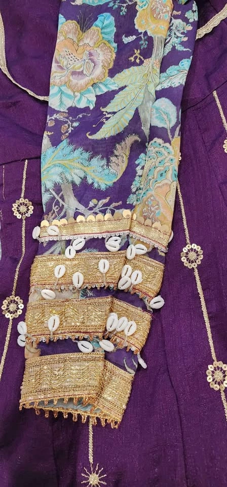 Anarkali gown with dupatta - photo 3