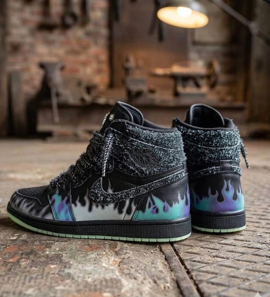Air Jordan 1 Custom Flame Sneakers Limited Edition - photo 2