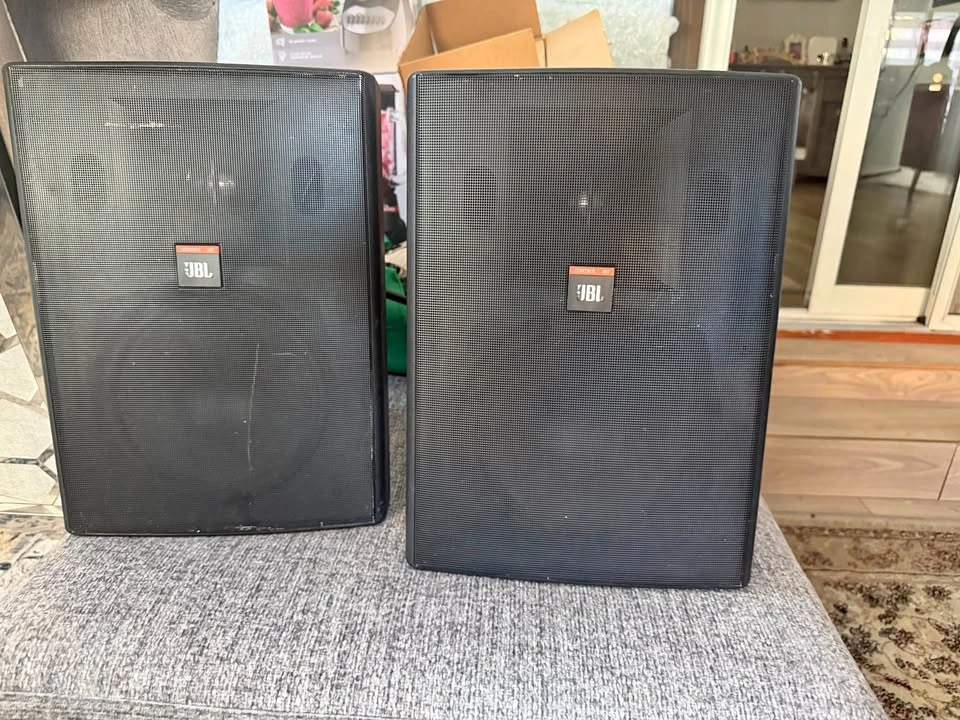 2x JBL Control 28T Speakers - Passive