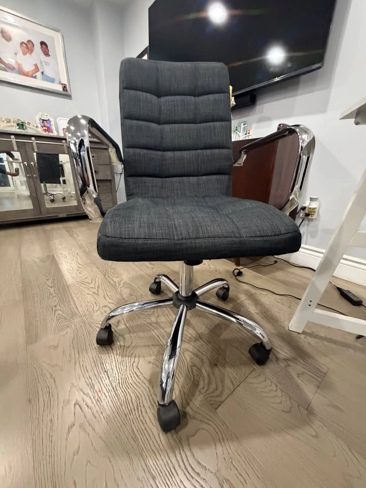 Grey Fabric Office Chair with Armrests – Adjustable Height - photo 3