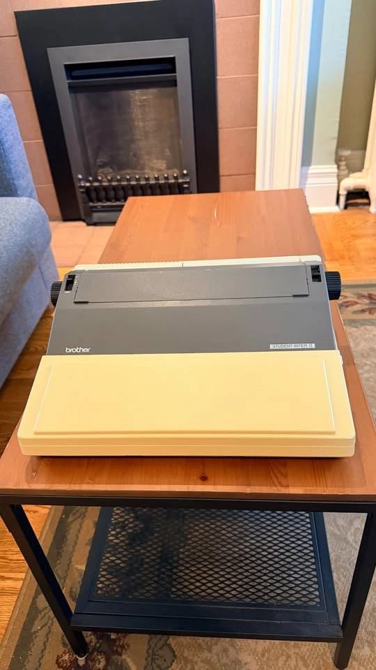 Brother Student-Riter II Typewriter - photo 2