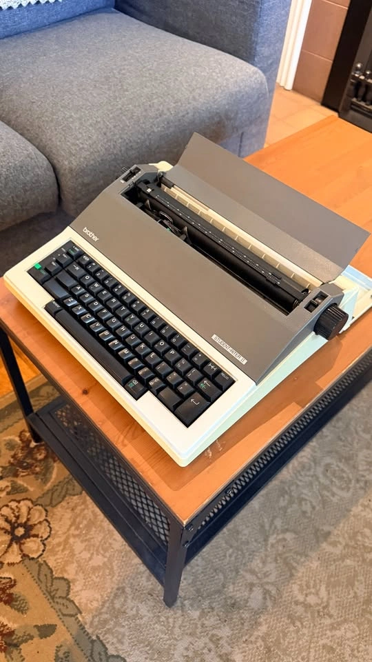 Brother Student-Riter II Typewriter - photo 3