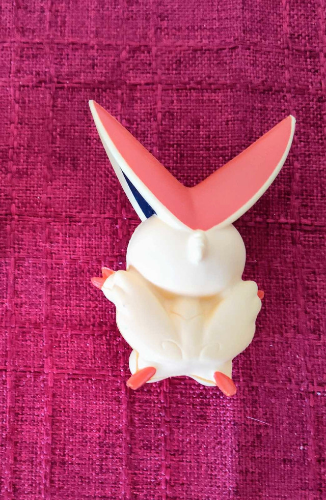 Pokemon Squishies Victini toy 2021 - photo 2