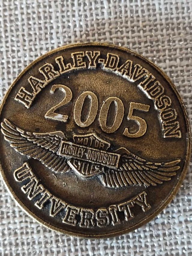 HARLEY-DAVIDSON UNIVERSITY 2005 MEDALLION - photo 2