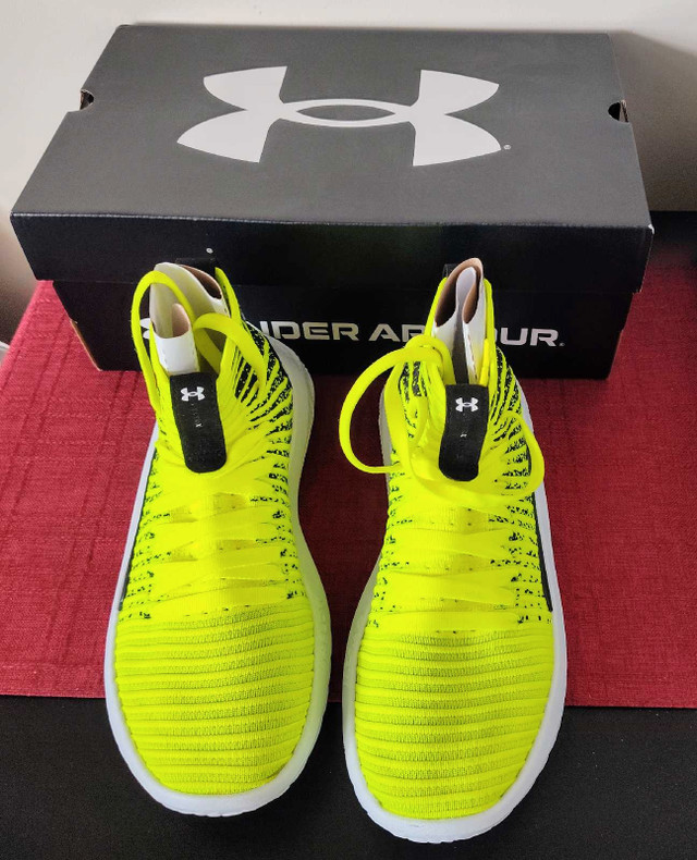 Brand new w. box Size Men's 8- unisex Under Armour Flow FUT