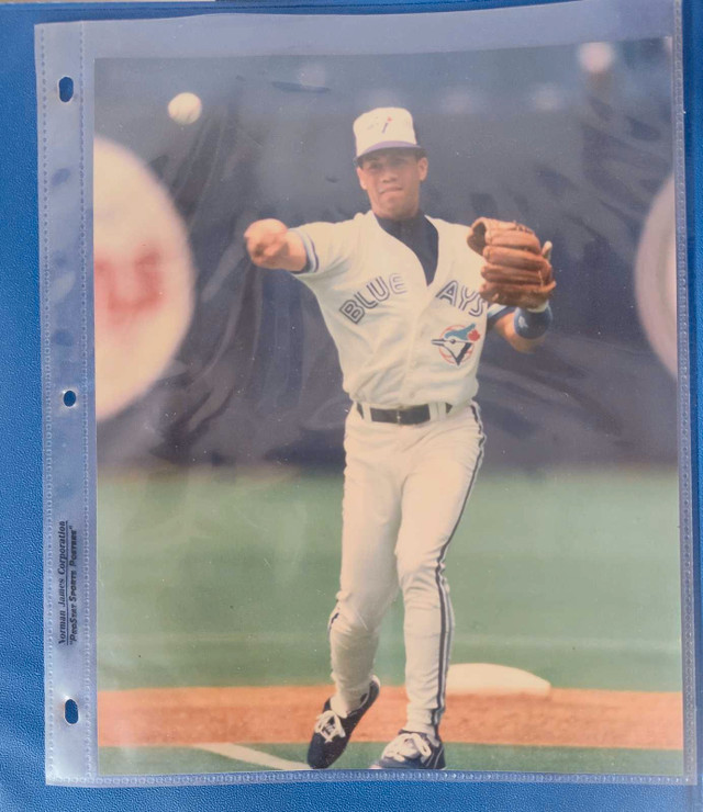 162 Toronto Blue Jays cards, Alomar 8x10,1993 uncut cards - photo 2