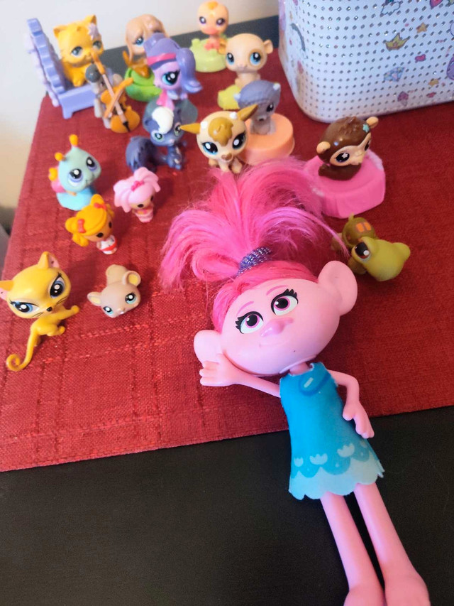 Vintage Littlest pet shop figures with rares & more - photo 4