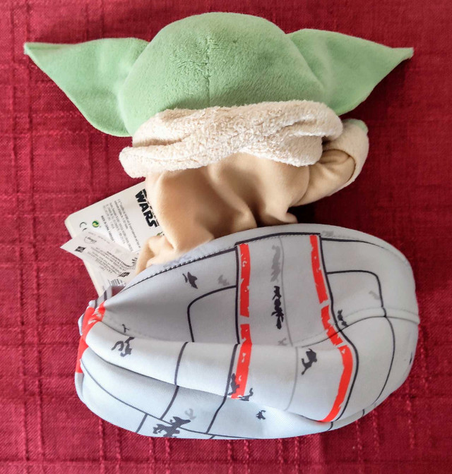 Disney Star Wars Baby Yoda Hideaway Plush - photo 4