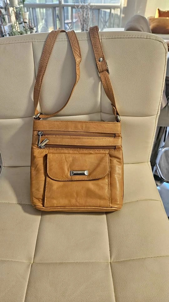 Tan crossbody bag, lots of pockets