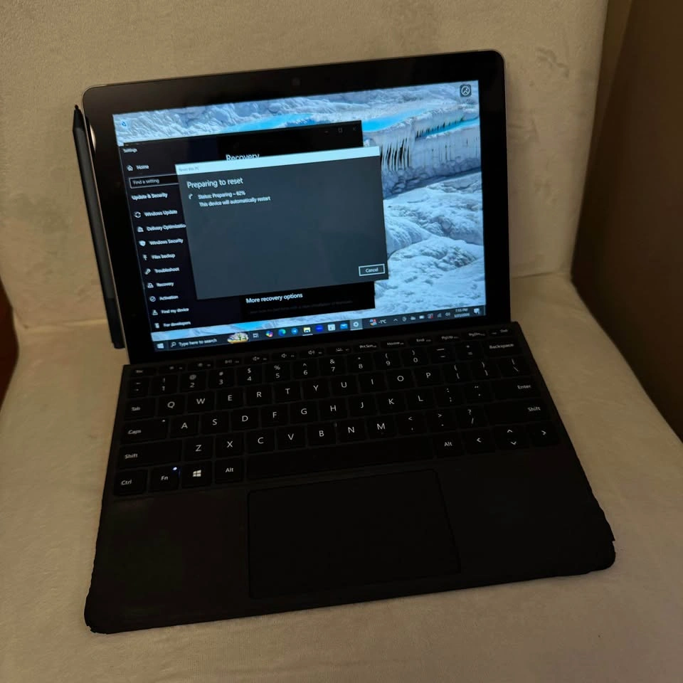 Microsoft Surface Go - Great Condition - photo 5