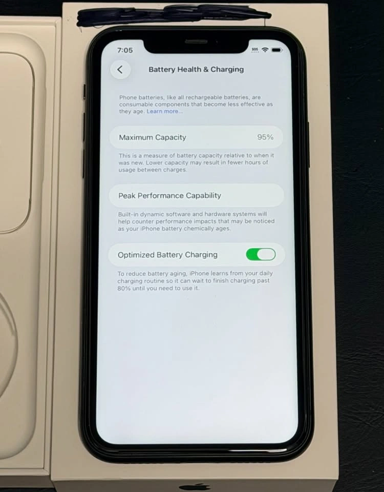Like New, Unlocked Apple iPhone 11 - 95% Battery Health! - photo 3