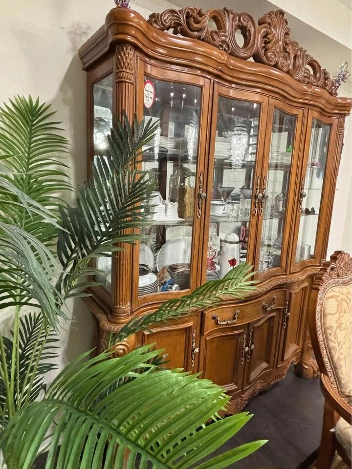 Moving Sale! 8-Chair Dining Set with Hutch – Only $800 (Firm) - photo 4