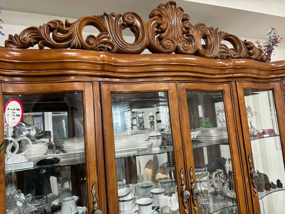 Moving Sale! 8-Chair Dining Set with Hutch – Only $800 (Firm) - photo 5