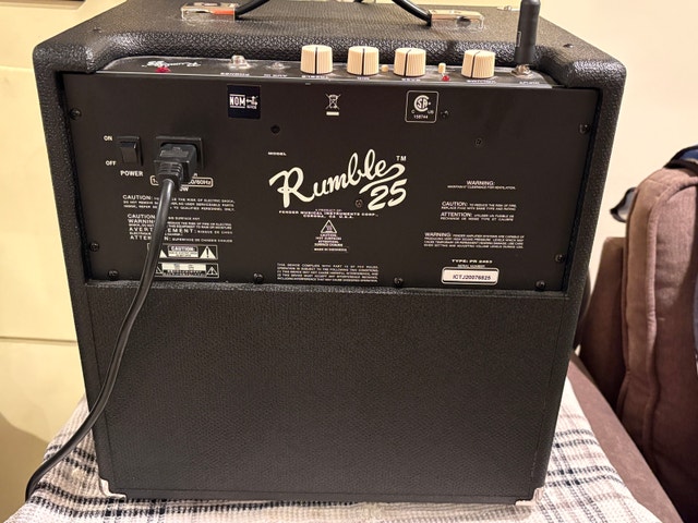 Fender Rumble 25 Bass Guitar Amplifier - photo 3