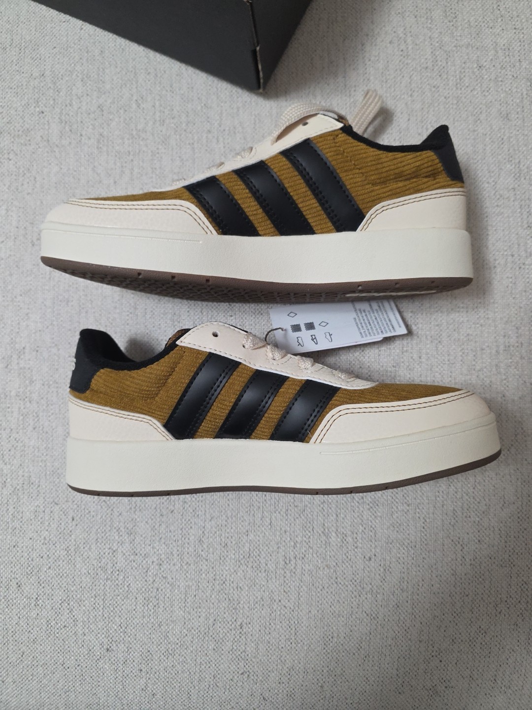 Adidas Shoes Unisex Size 4 New With Box - photo 2