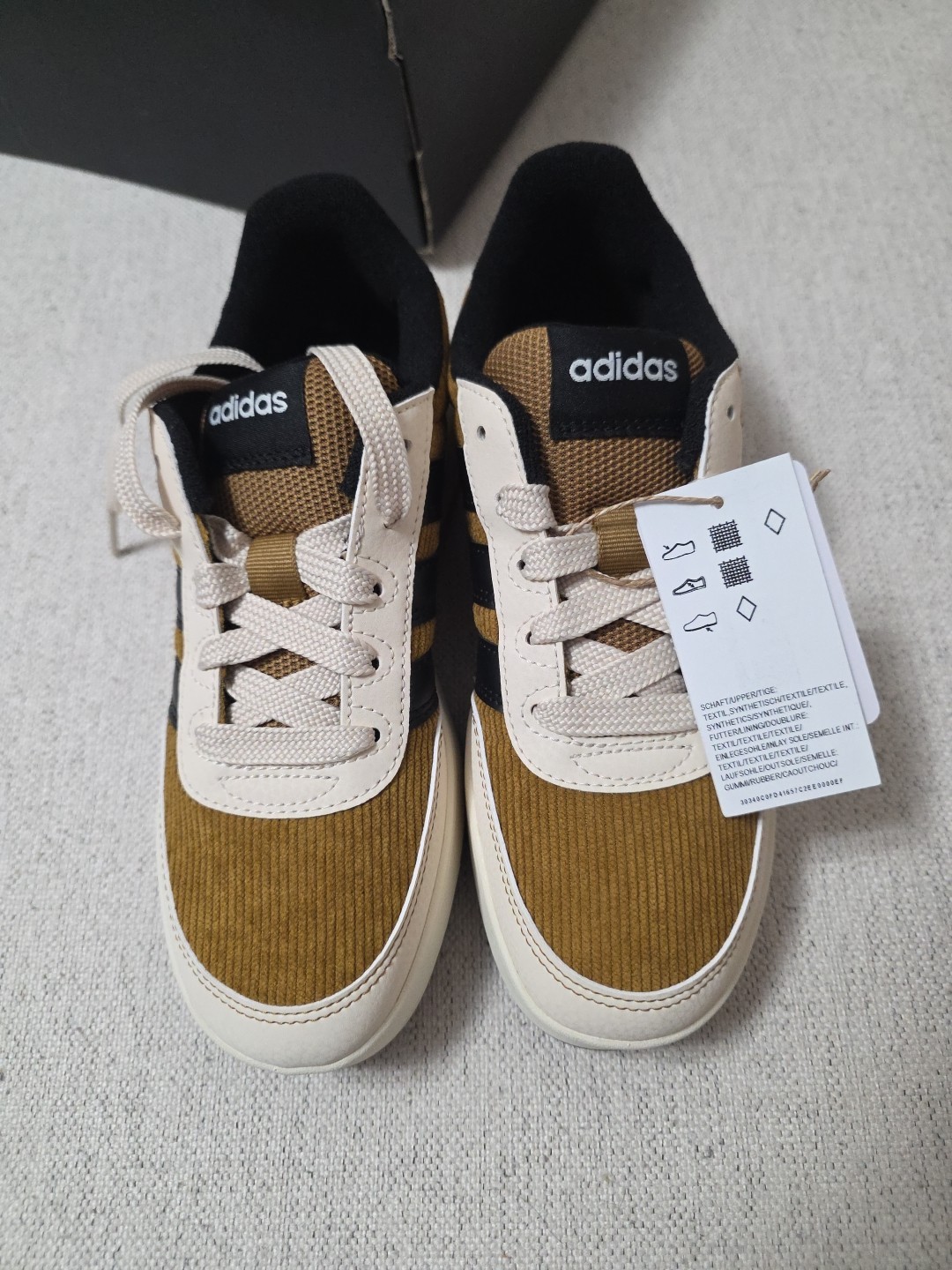 Adidas Shoes Unisex Size 4 New With Box - photo 3