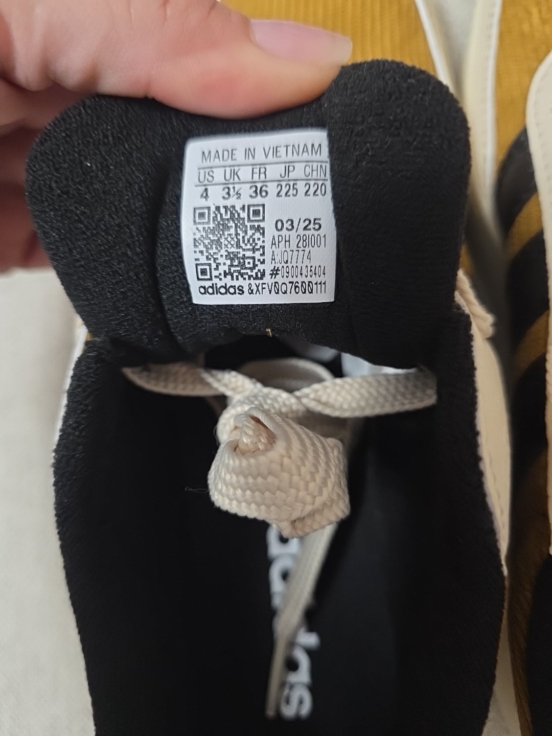 Adidas Shoes Unisex Size 4 New With Box - photo 4