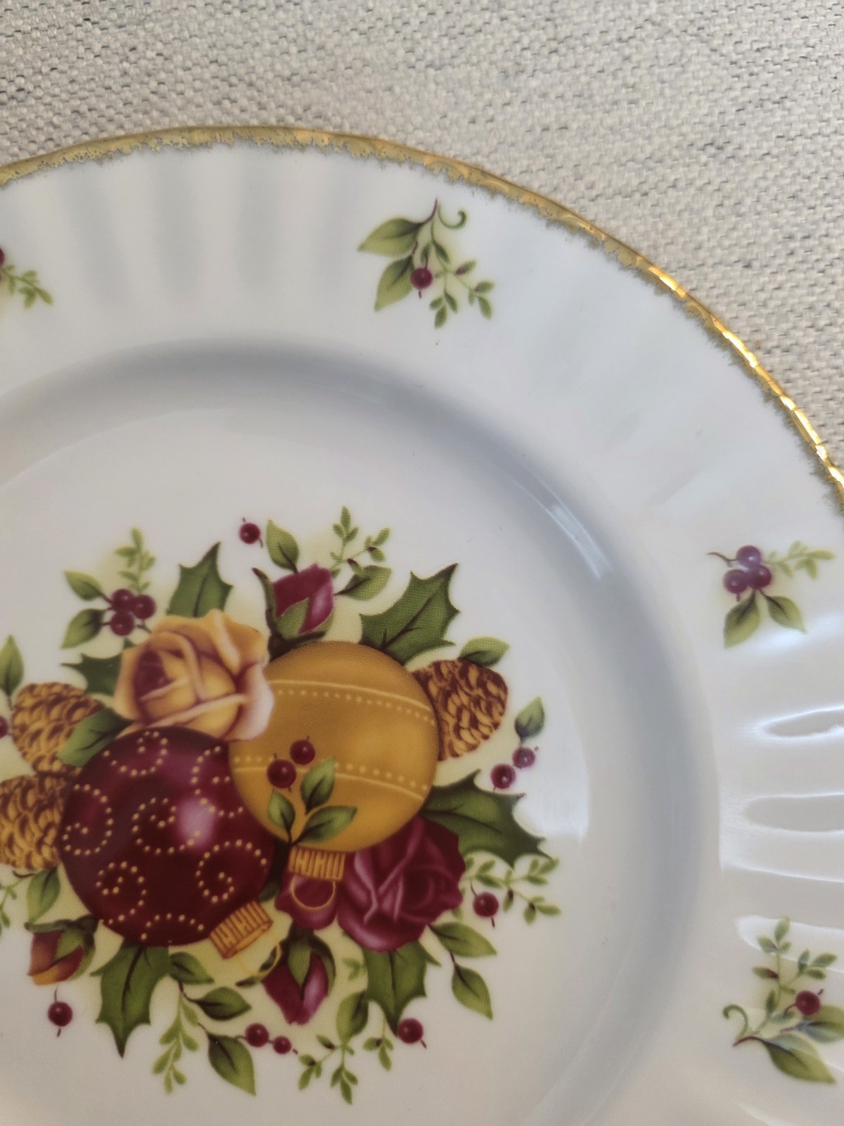 Royal Albert Old Country Roses 8" Dinner Plates (Set of 4) - photo 3
