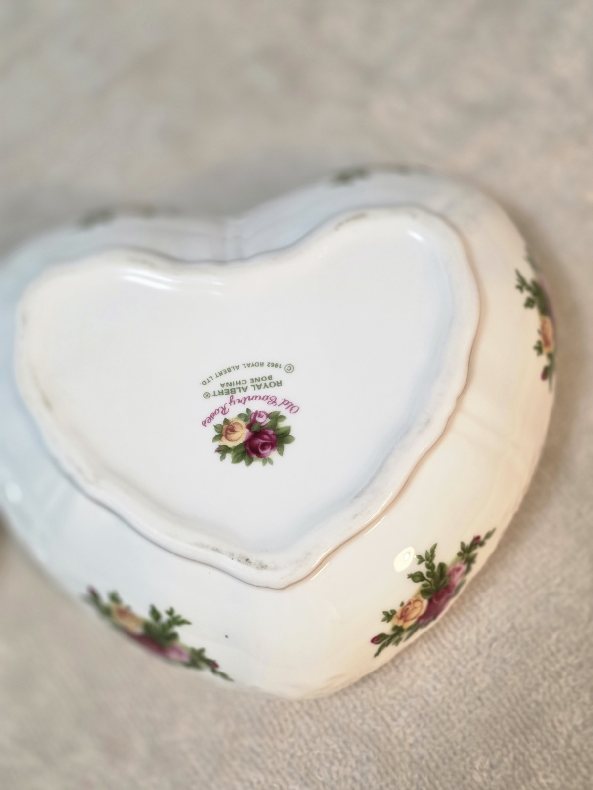 Royal Albert Old Country Roses Victorian Heart Trinket Box - photo 2