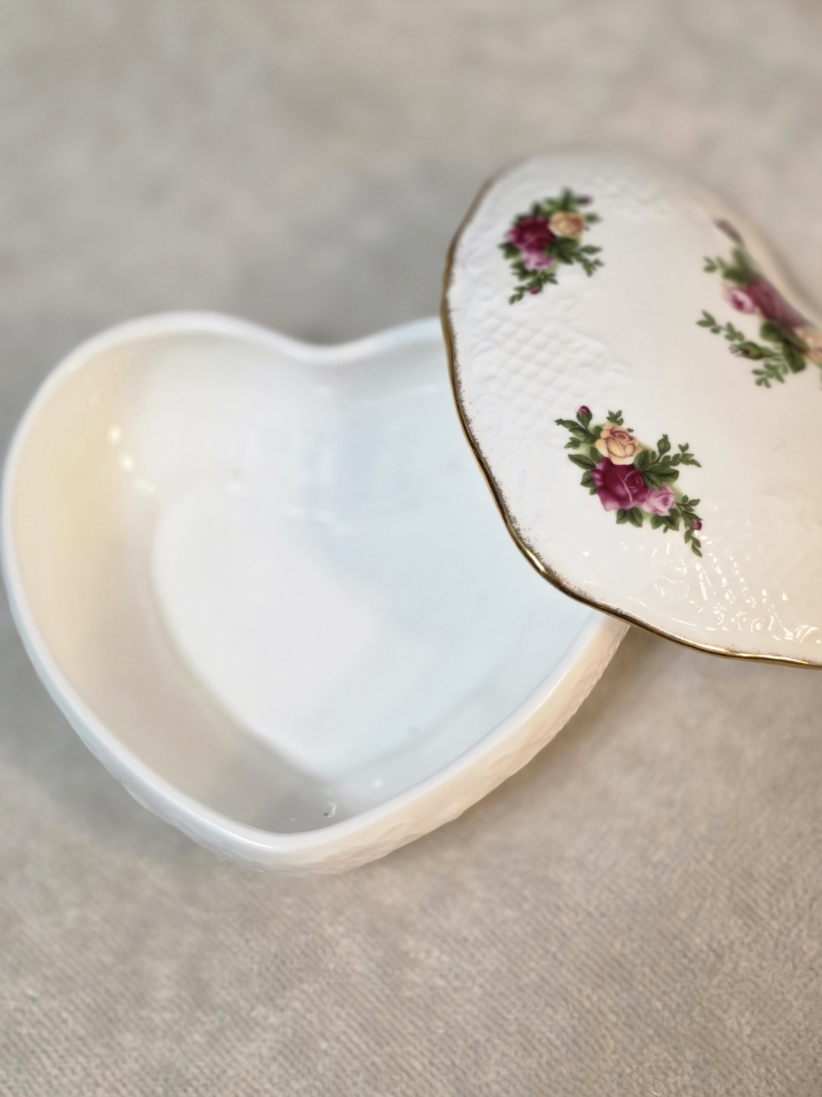 Royal Albert Old Country Roses Victorian Heart Trinket Box - photo 4