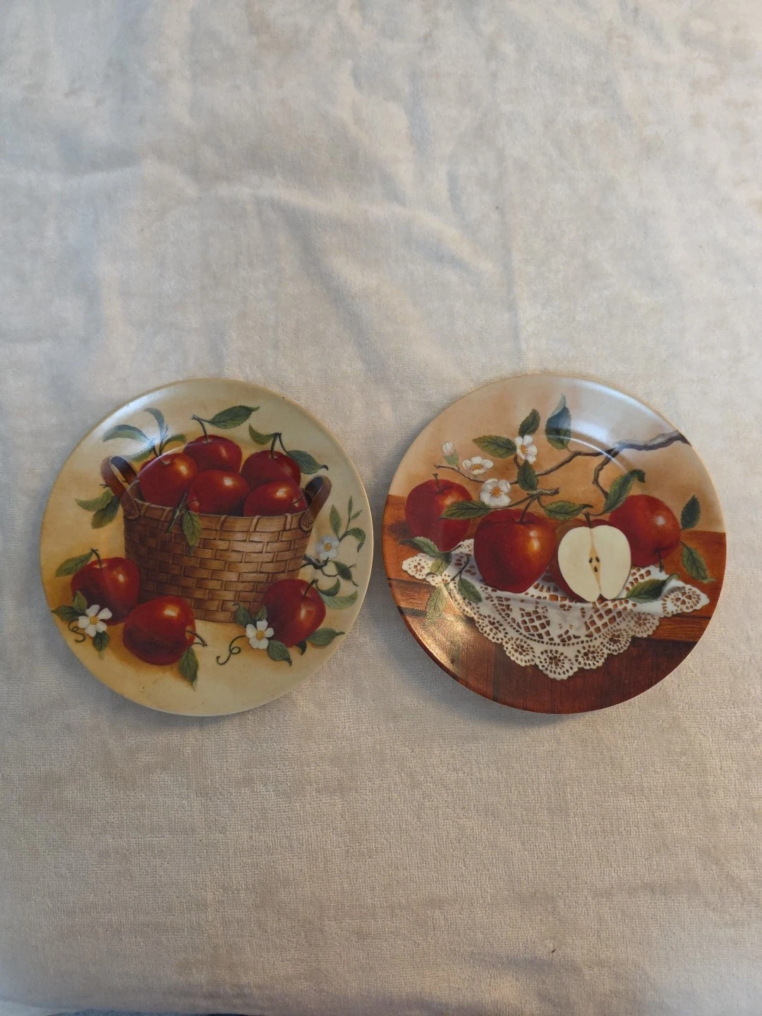 Vintage Farm Country Red Apples Decorative Plates (Set of 2)