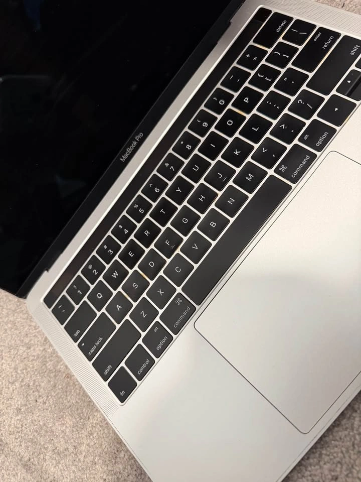 MacBook Pro 13” (A1706) – Touch Bar – FOR PARTS / REPAIR - photo 2
