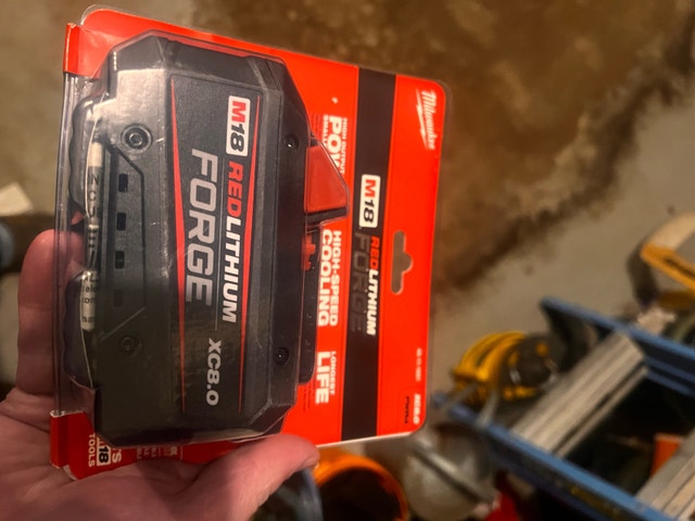 Milwaukee M18 Forge XC8.0 Battery - photo 2