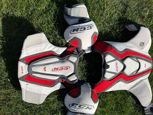 Ccm Junior Medium Shoulder Pads