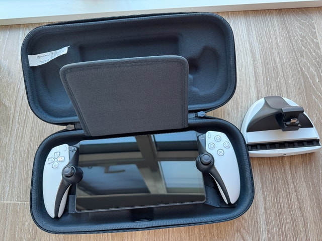 PlayStation Portal with box – Like New + Extras - photo 2