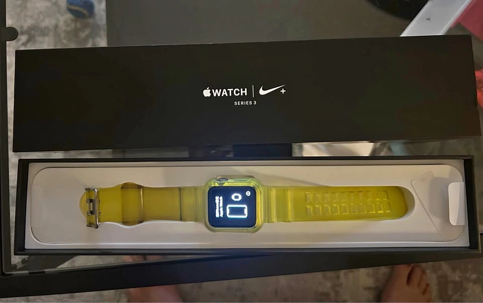 Apple Watch Series 3 Nike+ Yellow Band & Case