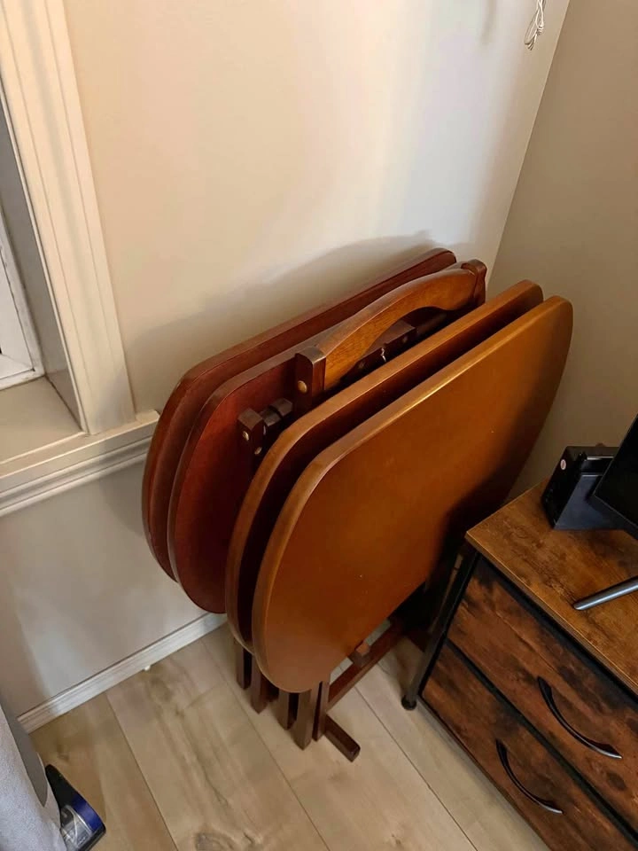 Tv tray table set