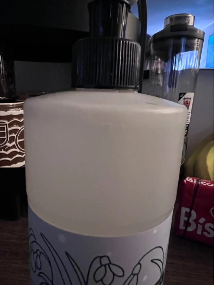 Mrs. Meyer's Snowdrop Dish Soap - Sold Out Seasonal Scent - photo 4
