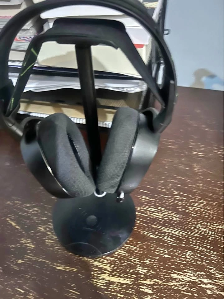 Arctis 9x Headset with Stand and Phone Charger