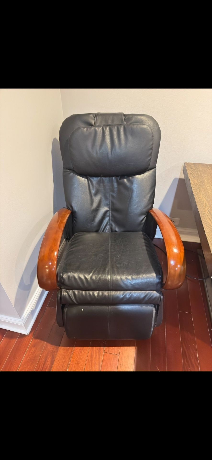 Sharper Image HTT-10CRPV Robotic Massage Chair