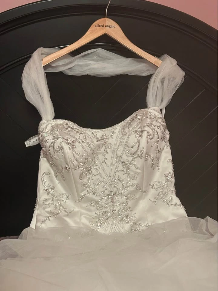 Disney Belle Wedding Dress by Alfred Angelo - Size 12 - photo 5