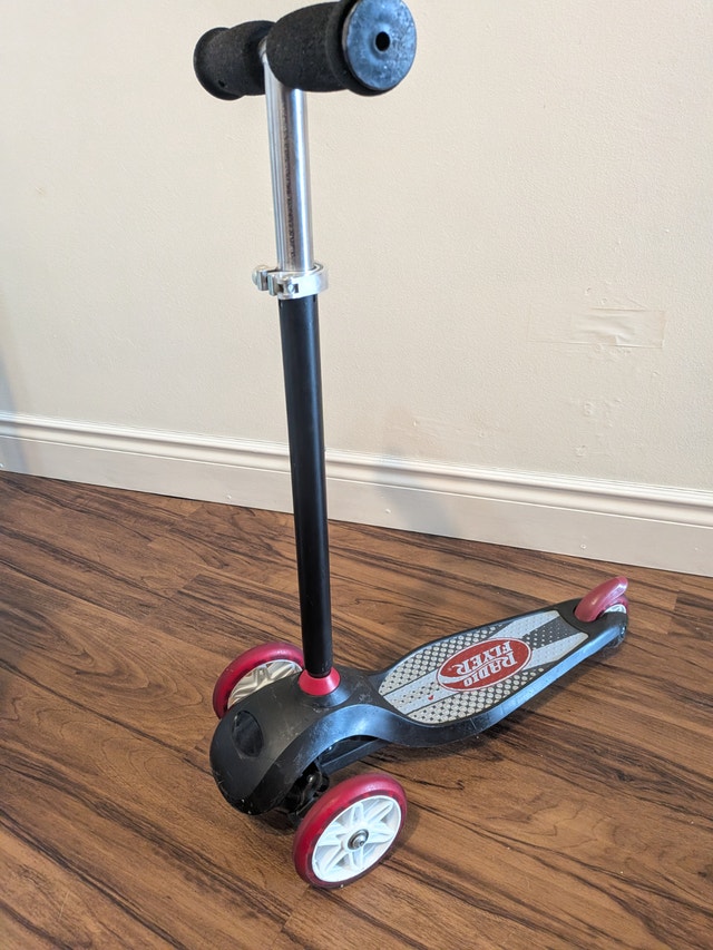 Radio Flyer Lean ‘N Glide Scooter – 3 Wheel Kids Scooter - photo 3