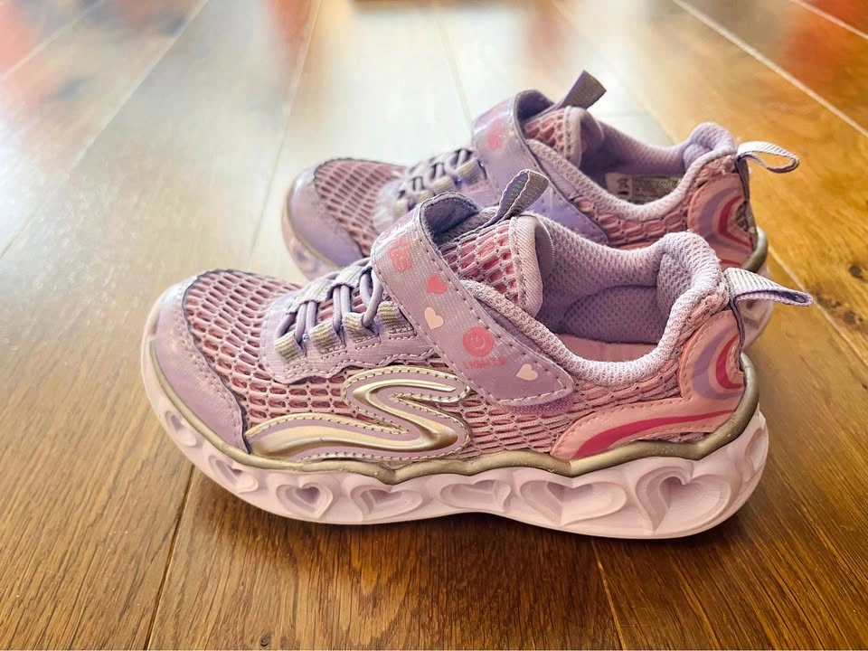 Skechers Light-Up Heart Sneakers Girls Size 11