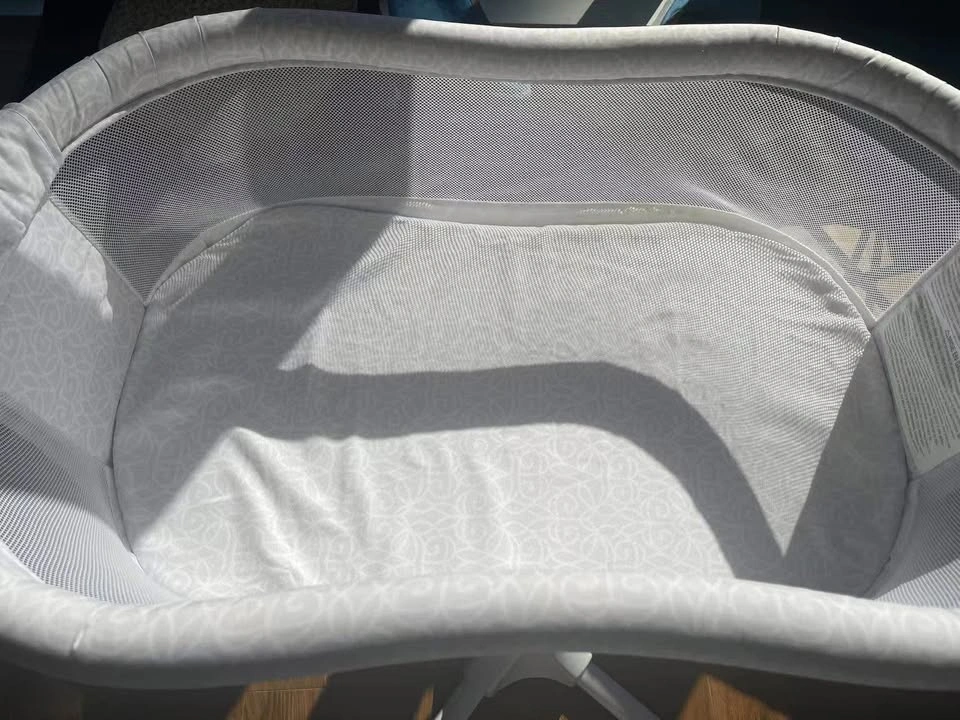 Like New Halo BassiNest Swivel Sleeper - photo 2