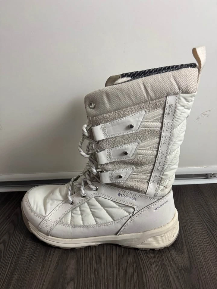Columbia Women's Winter Boots - Like New - Size 8 - photo 3
