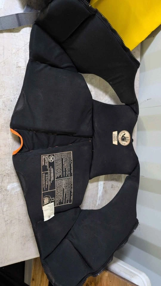 Body Glove Life Jacket Size Large - photo 2