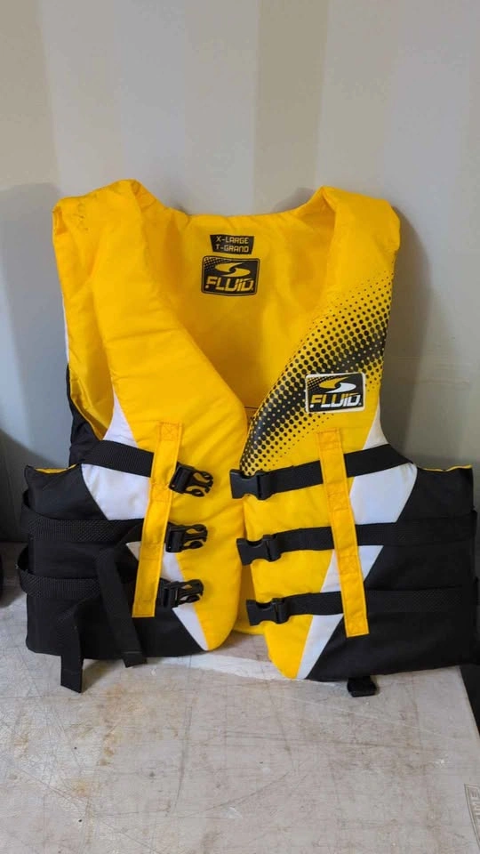 4 Fluid Life Jackets - photo 2