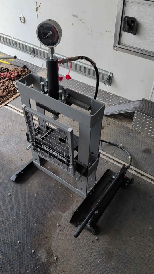 Maximum 10 ton hydraulic press - photo 2