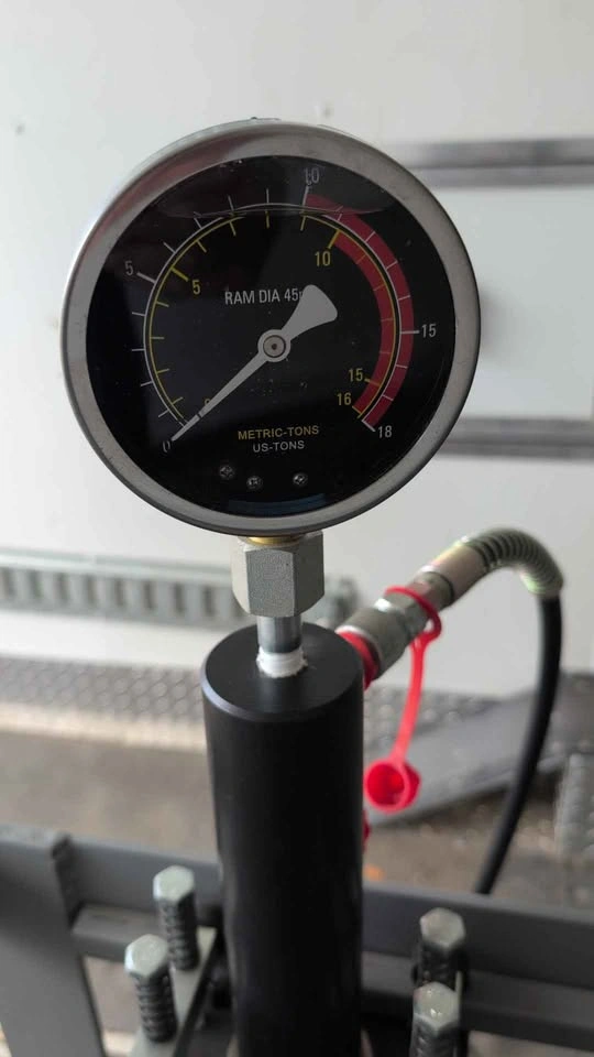 Maximum 10 ton hydraulic press - photo 3