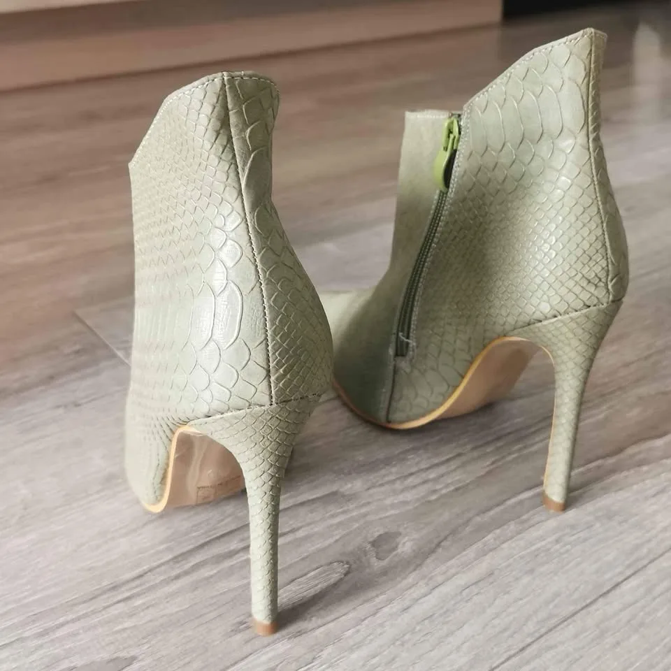 Brand New High Heels Ankle Boots - size 7.5 image indicator(4)