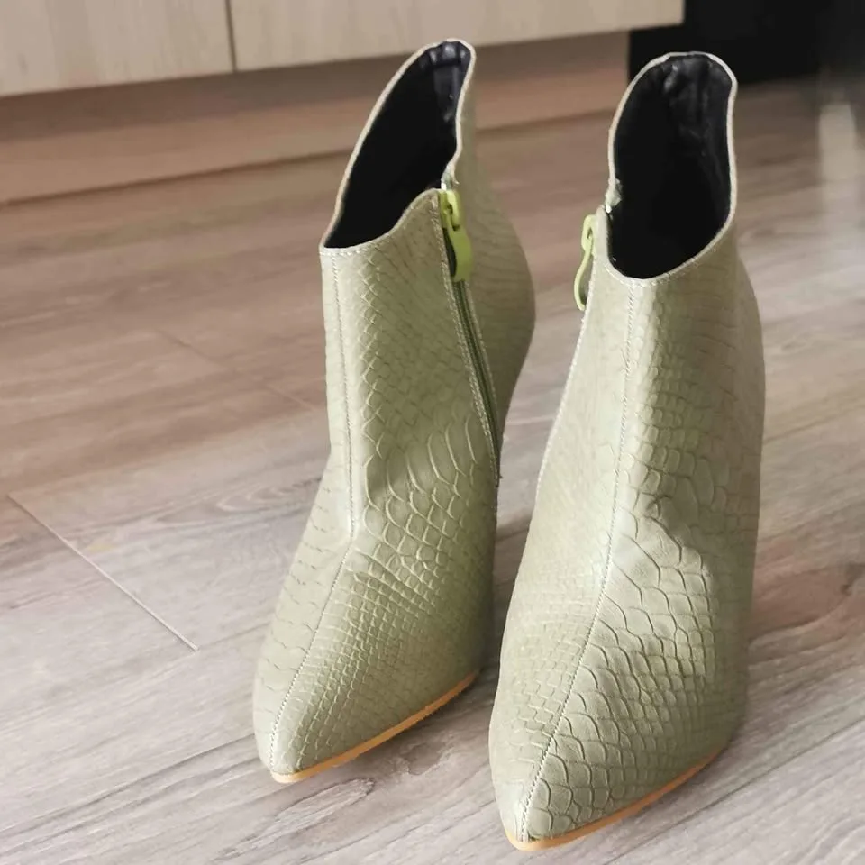 Brand New High Heels Ankle Boots - size 7.5 image indicator(6)