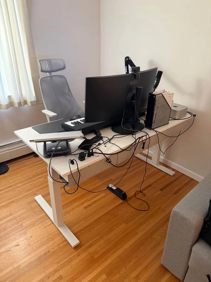 URGENT SALE - IKEA Standing Desk - photo 2