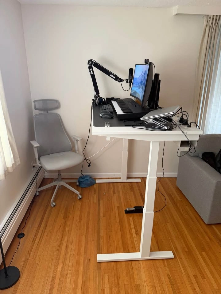 URGENT SALE - IKEA Standing Desk - photo 3