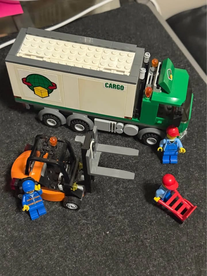 60020 City Cargo Truck (Retired) - photo 2