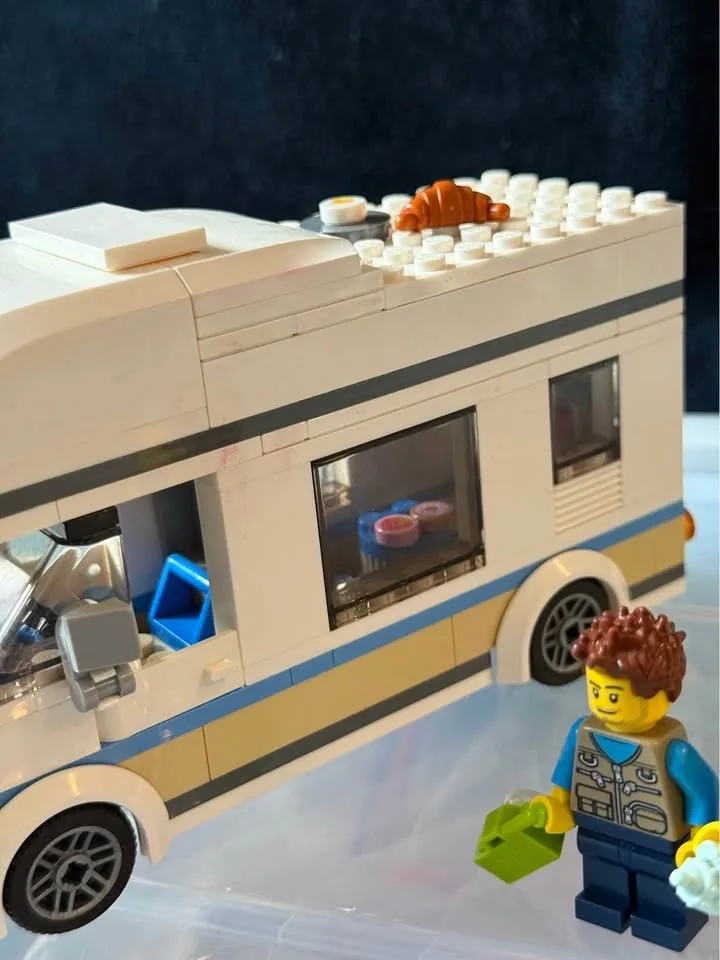60283 - City - Holiday Camper Van (Retired) - photo 3
